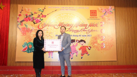 Văn phòng phẩm Hồng Hà sẻ chia Tết ấm áp yêu thương đến với trẻ em làng Birla